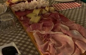 Scopri La Grolla: Cibo e Atmosfera in Valle D’Aosta