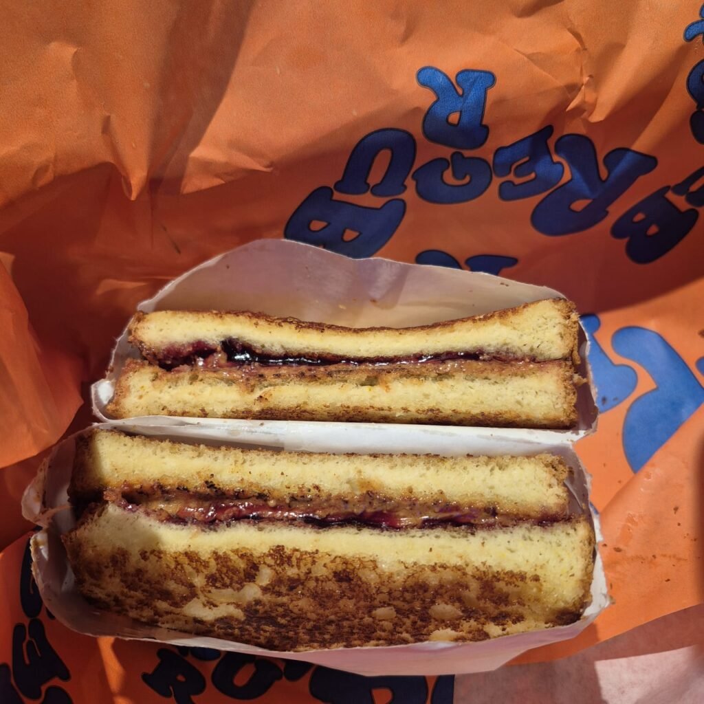 peanut butter and jelly Regrub Milano dolce americano con marmellata ai frutti di bosco e burro d'arachidi