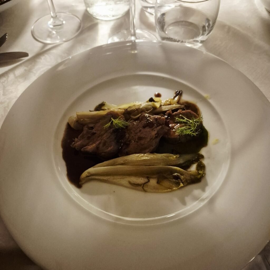 filetto di maiale Be Italian Seregno con crema di friarelli e indivia al miele