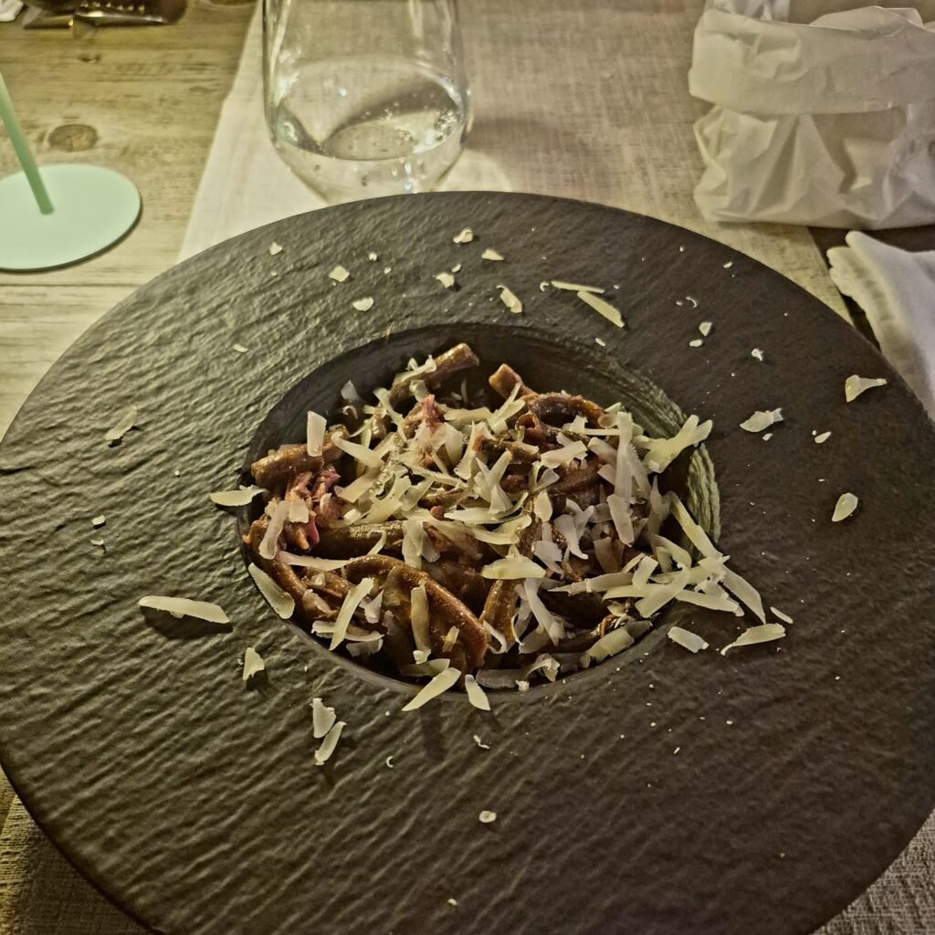 maccheroncini al cacao con ragout Le Papè Bistrot Milano cucina francese moderna