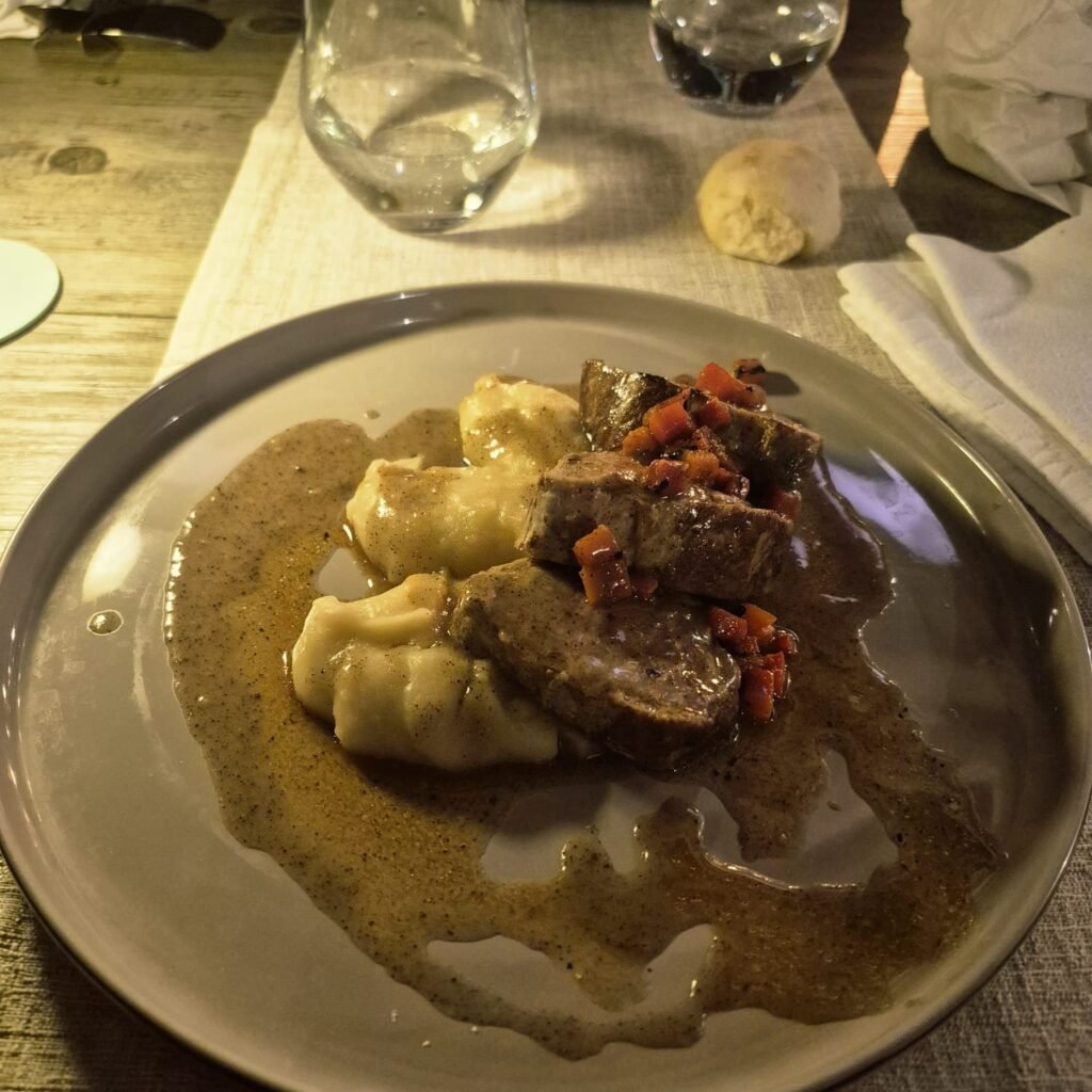 filetto di maiale al caffè Le Papè Bistrot Milano con chutney peperone e patate