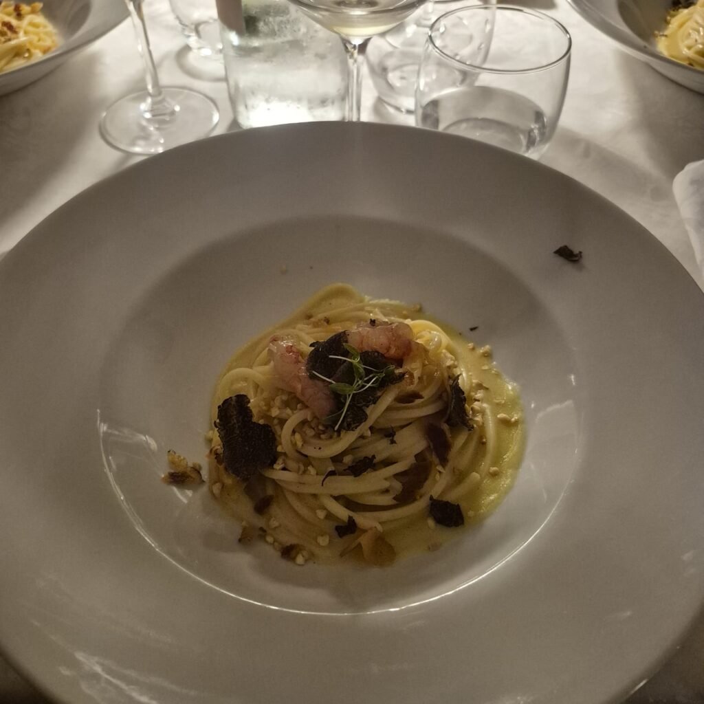 spaghettone mare e monti Be Italian Seregno con gambero rosso guanciale e tartufo