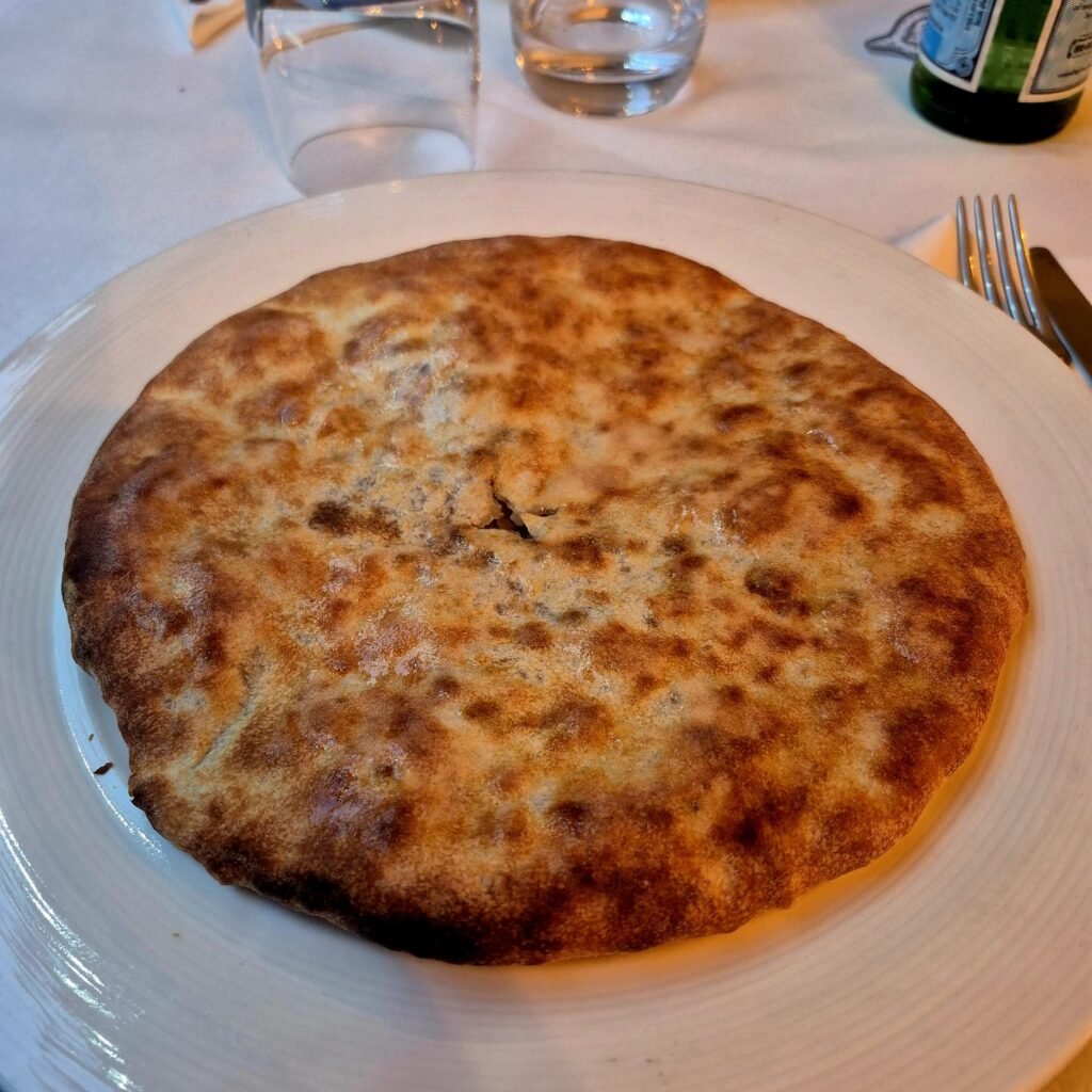 kubdari georgiano da Merissi Milano con carne e spezie