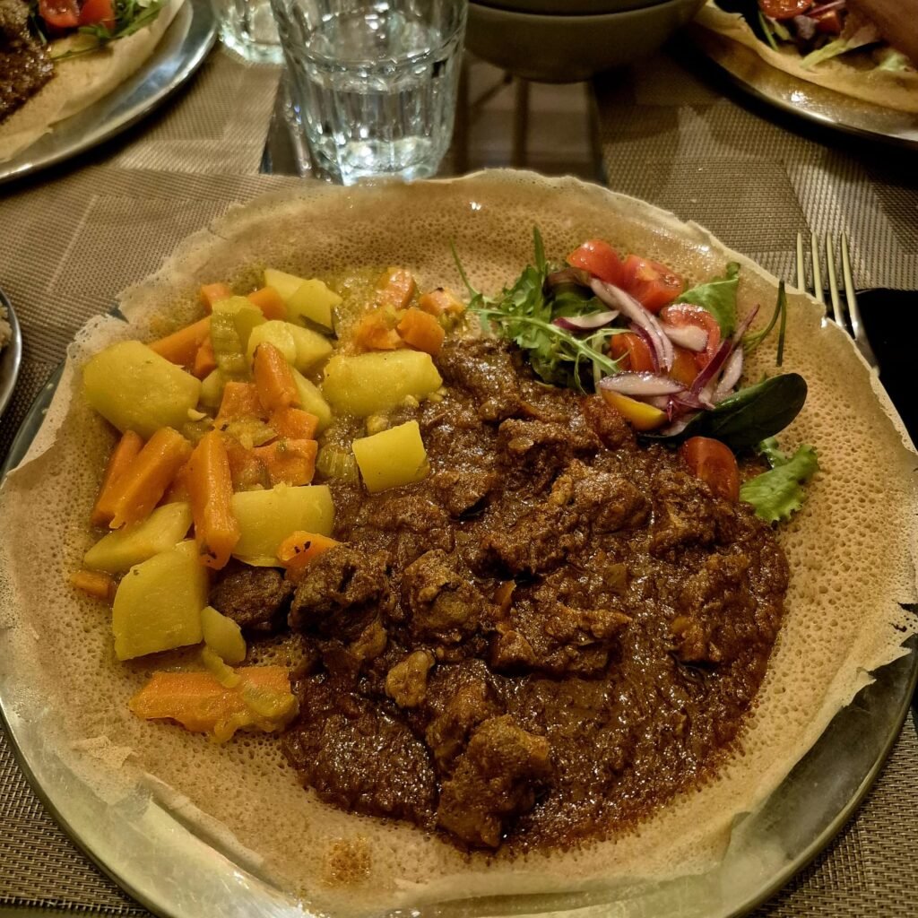 zighini di manzo eritreo con injera da Corno d'Africa