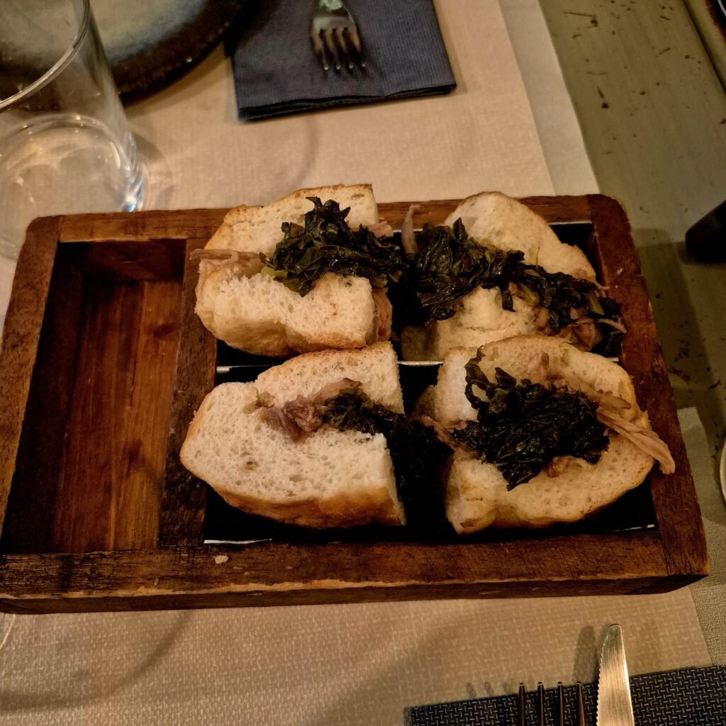schiscia con maialino sfilacciato e friarielli da El Pecà Milano